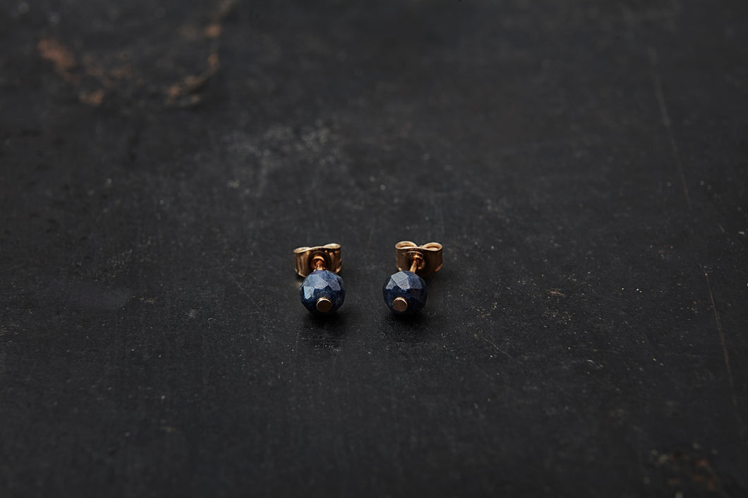 The Dot Stud Earrings With Blue Sapphire