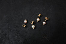 Load image into Gallery viewer, The Dot Stud Earings With Natural Pearls
